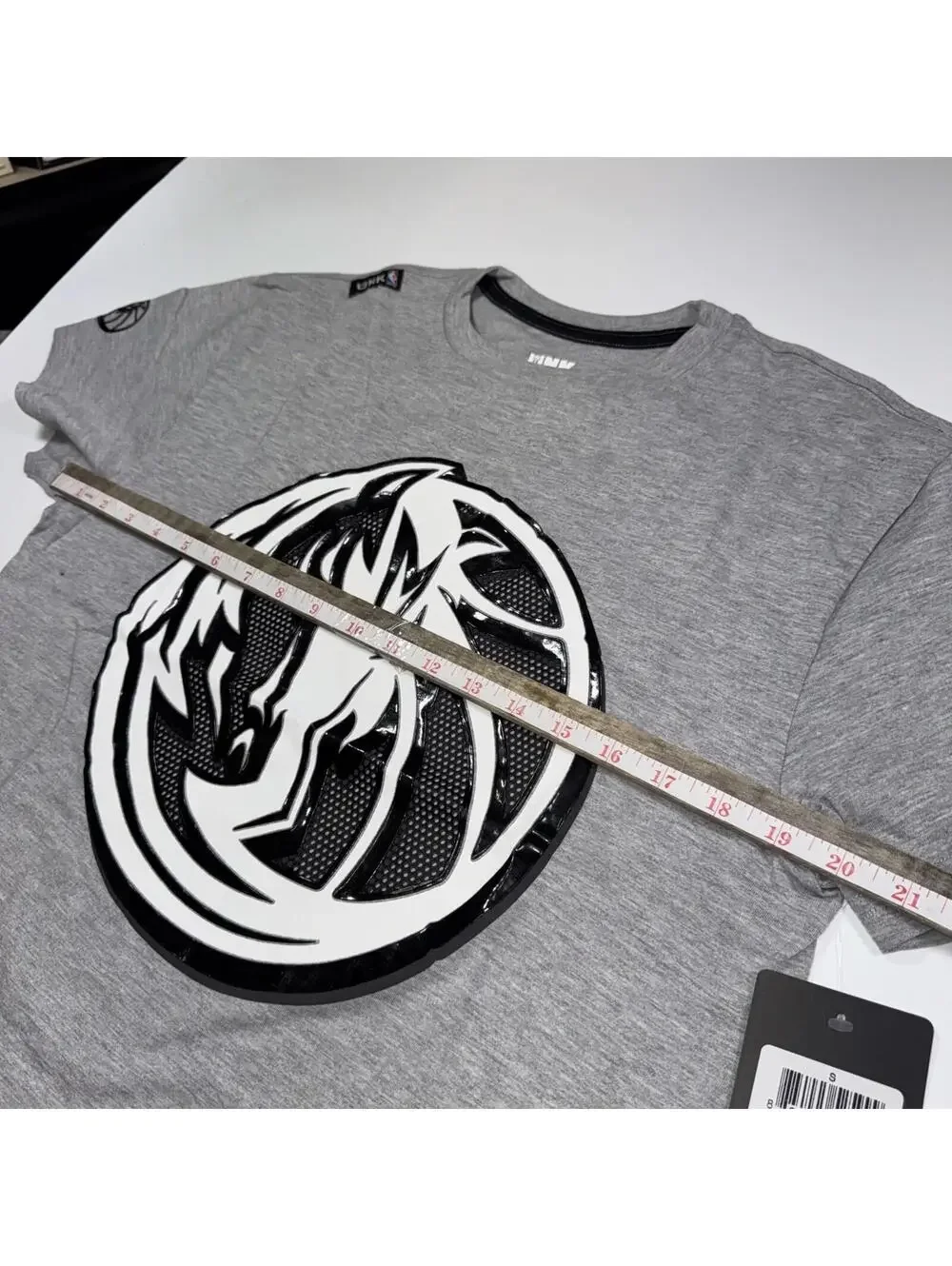 NBA Dallas Mavericks Embossed T-shirt Men Size Small Gray Heather Basketball NWT - Picture 5 of 7